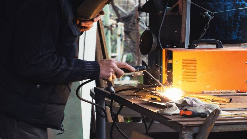 Why Welding Shops Lose Air Quality Control During Shift Changes